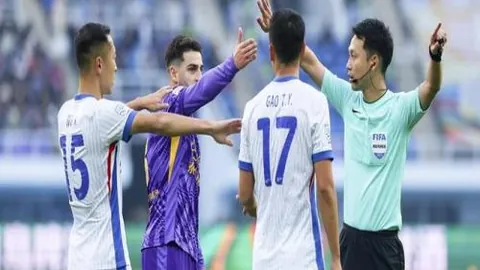 中国混双冰壶亚冬会首秀以11：5战胜哈萨克斯坦，取得开门红