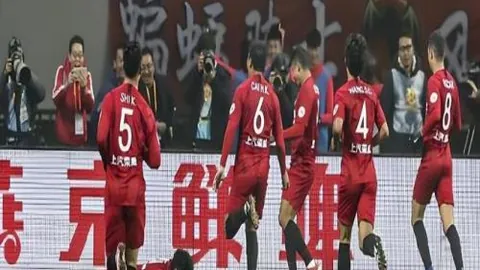 上海双雄领跑中超第四轮，武汉长春尝积分喜悦